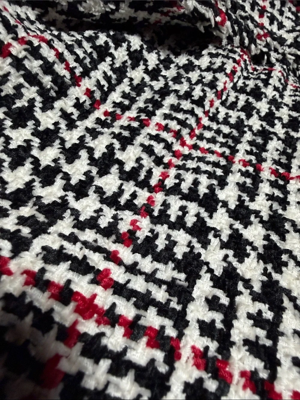 St. John's Bay Black White and Red Houndstooth Scarf